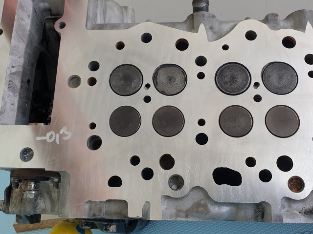 513260 Isuzu D Max 2.5, 163 Ló, Hegerfej, Síkolt Nyomáspróbált, Új Szelepszárszimeringekkel.