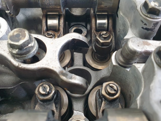 513260 Isuzu D Max 2.5, 163 Ló, Hegerfej, Síkolt Nyomáspróbált, Új Szelepszárszimeringekkel.