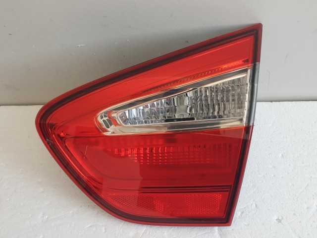 512115 Kia Rio 2014 Jobb Hátsó Lámpa, Belső, 92404-1W2, 5 Ajtós. 512115 Kia Rio 2014 Jobb Hátsó Lámpa, Belső, 92404-1W2, 5 Ajtós.