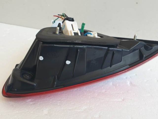 512115 Kia Rio 2014 Jobb Hátsó Lámpa, Belső, 92404-1W2, 5 Ajtós. 512115 Kia Rio 2014 Jobb Hátsó Lámpa, Belső, 92404-1W2, 5 Ajtós.