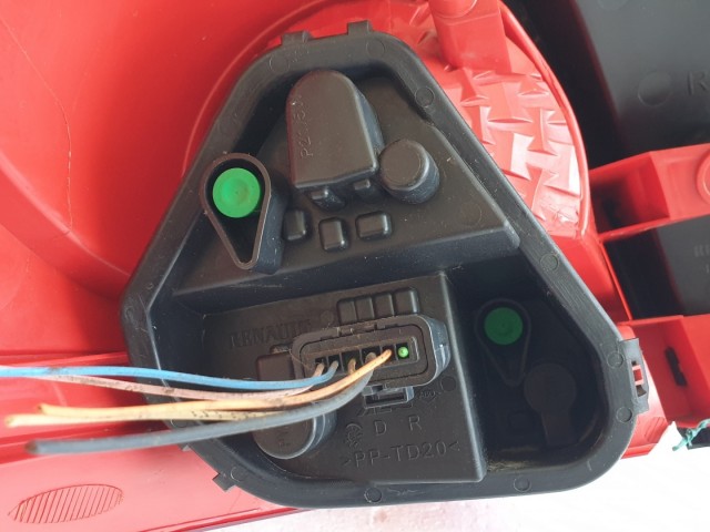 512118 Renault Clio 3, 2012, KOMBI Jobb Hátsó Lámpa, 8200586844. 512118 Renault Clio 3, 2012, KOMBI Jobb Hátsó Lámpa, 8200586844.