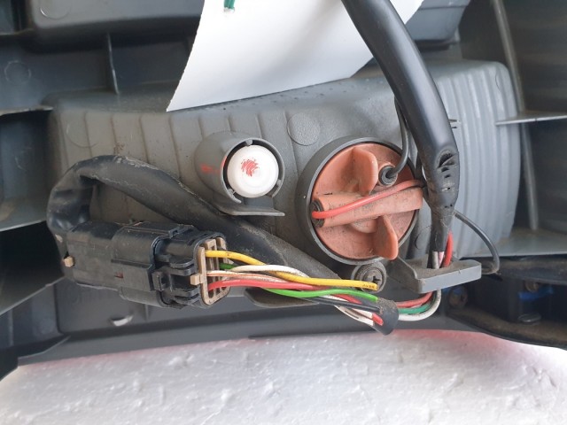 512124 Kia Sportage 2009, Bal Hátsó Lámpa, 92401-030. 512124 Kia Sportage 2009, Bal Hátsó Lámpa, 92401-030.