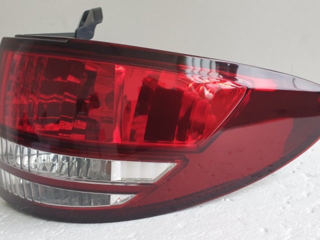 512127 Toyota Previa 2005, Jobb Hátsó Lámpa, 28-171. 512127 Toyota Previa 2005, Jobb Hátsó Lámpa, 28-171.