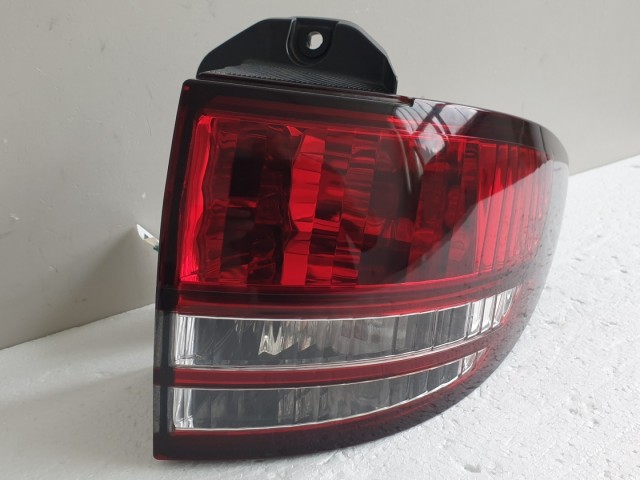 512127 Toyota Previa 2005, Jobb Hátsó Lámpa, 28-171. 512127 Toyota Previa 2005, Jobb Hátsó Lámpa, 28-171.