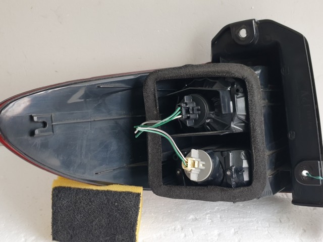 512127 Toyota Previa 2005, Jobb Hátsó Lámpa, 28-171. 512127 Toyota Previa 2005, Jobb Hátsó Lámpa, 28-171.