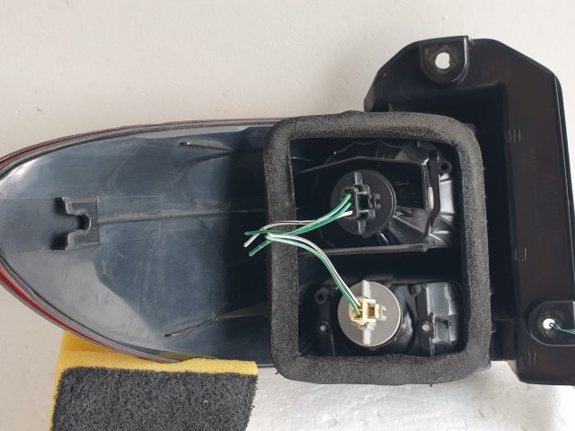 512127 Toyota Previa 2005, Jobb Hátsó Lámpa, 28-171. 512127 Toyota Previa 2005, Jobb Hátsó Lámpa, 28-171.