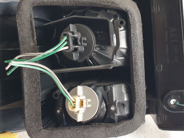 512127 Toyota Previa 2005, Jobb Hátsó Lámpa, 28-171. 512127 Toyota Previa 2005, Jobb Hátsó Lámpa, 28-171.